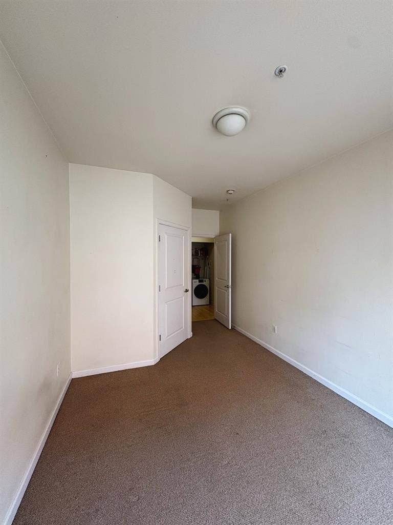 Private Bedroom + Bathroom Downtown