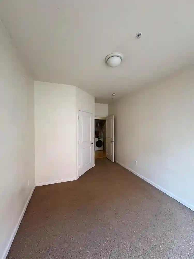 Private Bedroom + Bathroom Downtown