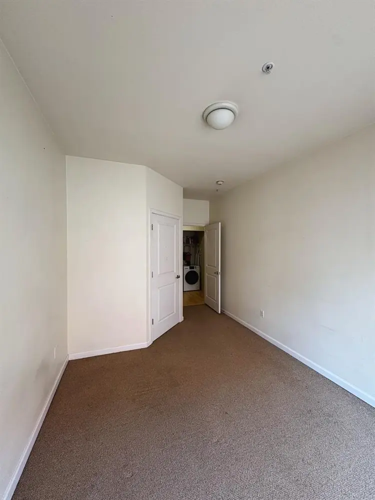 Private Bedroom + Bathroom Downtown