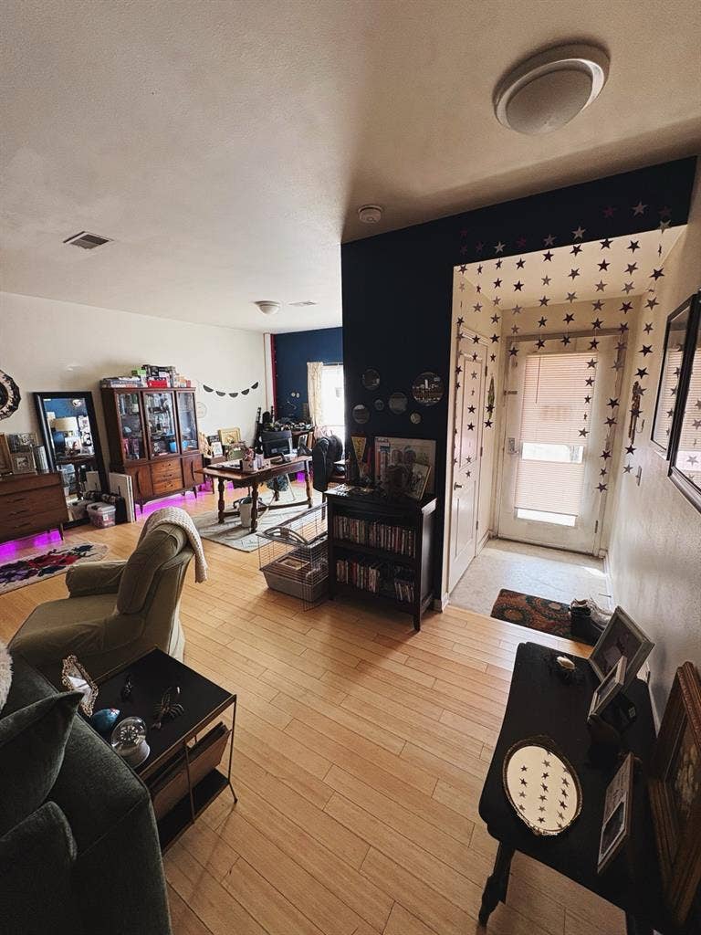 Private Bedroom + Bathroom Downtown