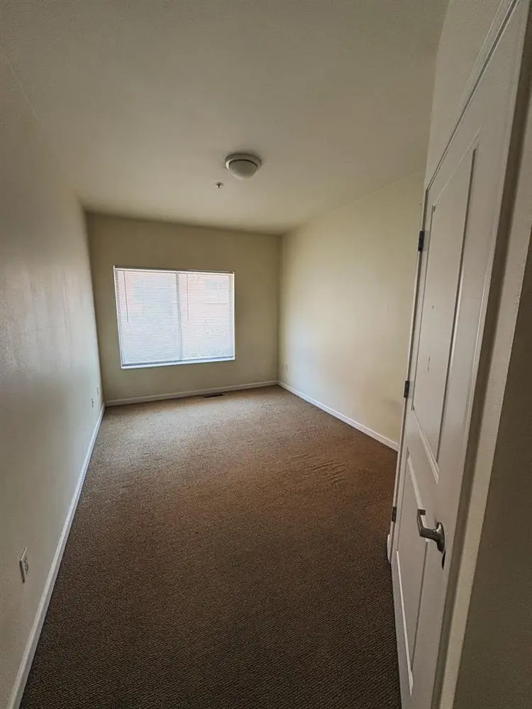 Private Bedroom + Bathroom Downtown