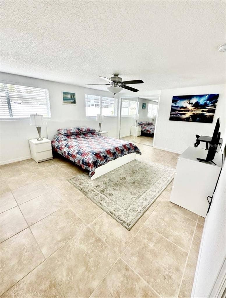 Spacious master bedroom & bathroom