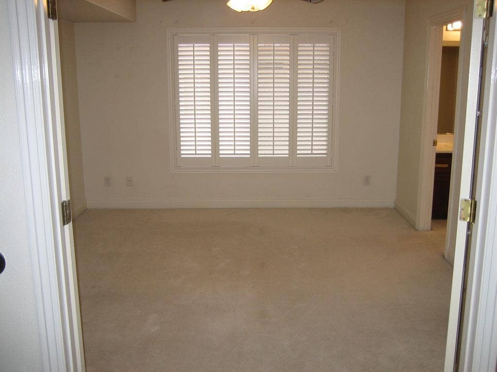 2 ROOMS AVAILABLE IN LARGE NW HOME