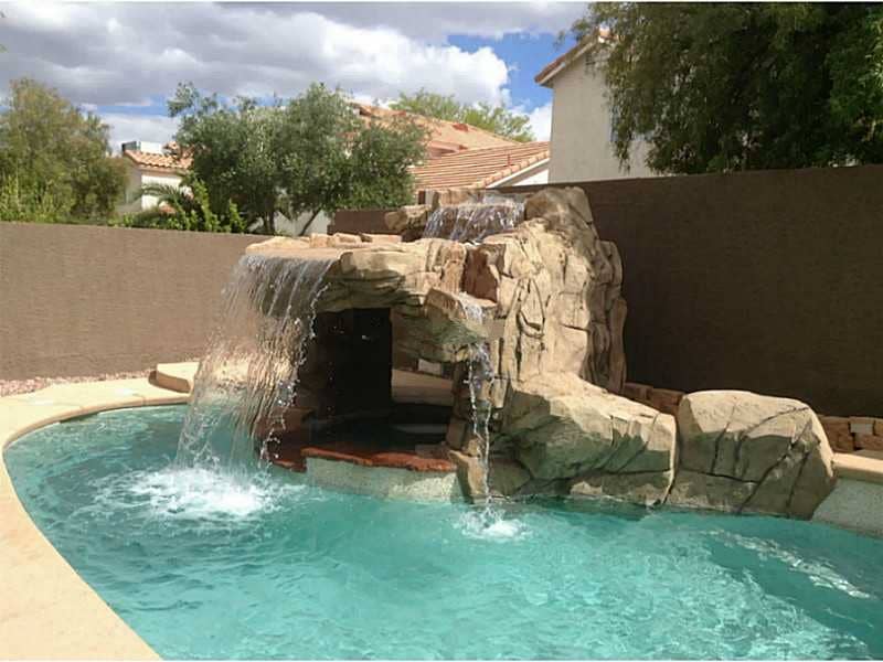 2 ROOMS AVAILABLE IN LARGE NW HOME