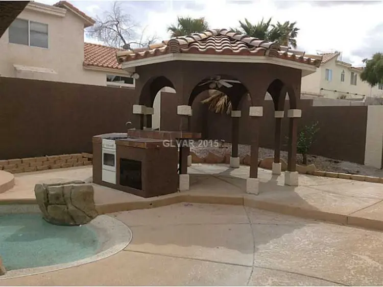 2 ROOMS AVAILABLE IN LARGE NW HOME