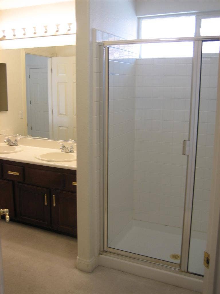 2 ROOMS AVAILABLE IN LARGE NW HOME