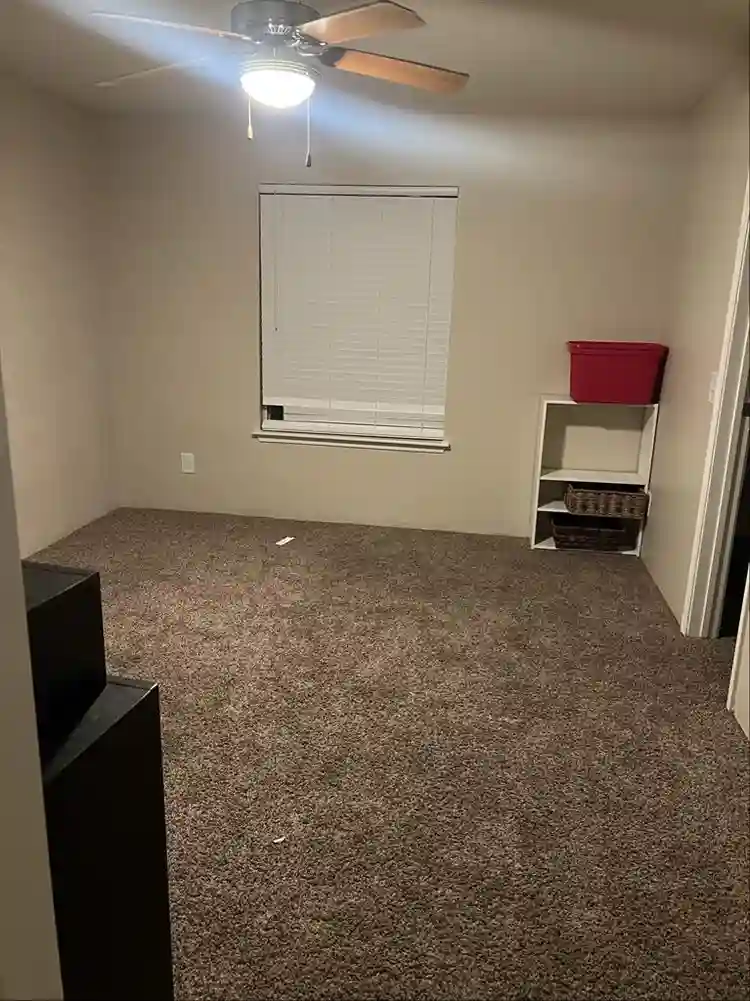 Lookin for roommate/new best friend