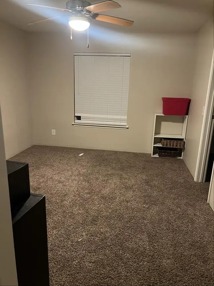 Lookin for roommate/new best friend