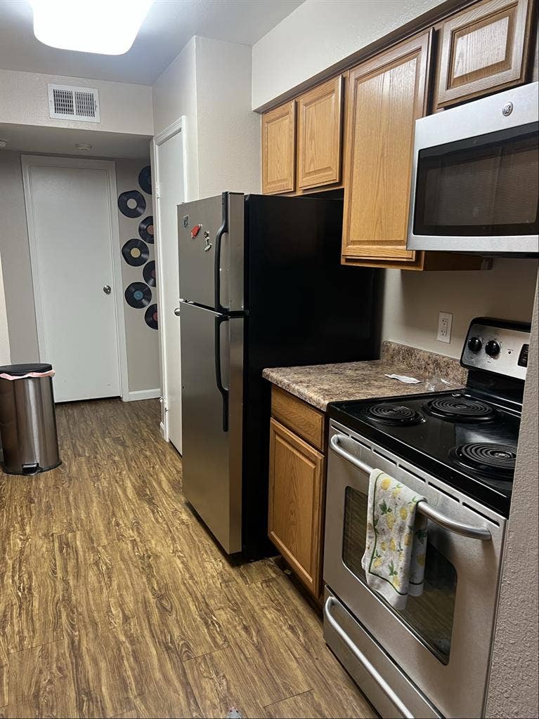 Lookin for roommate/new best friend