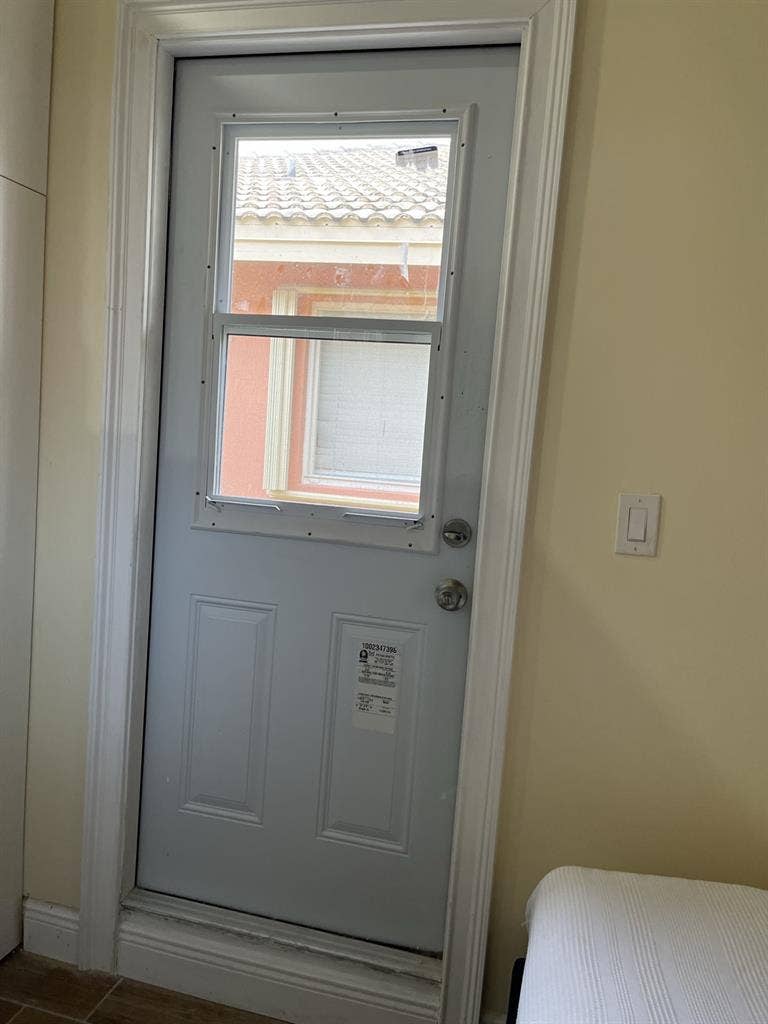 Fully Furnished / utilities/laundry