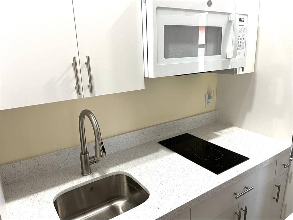 Fully Furnished / utilities/laundry