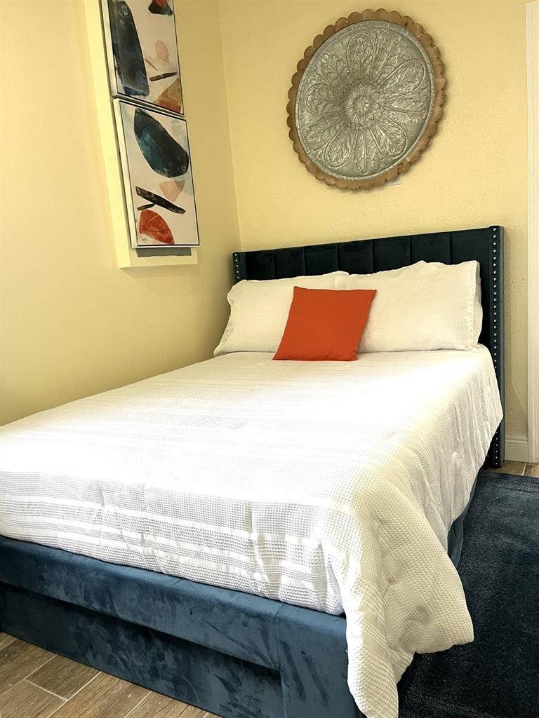 Fully Furnished / utilities/laundry