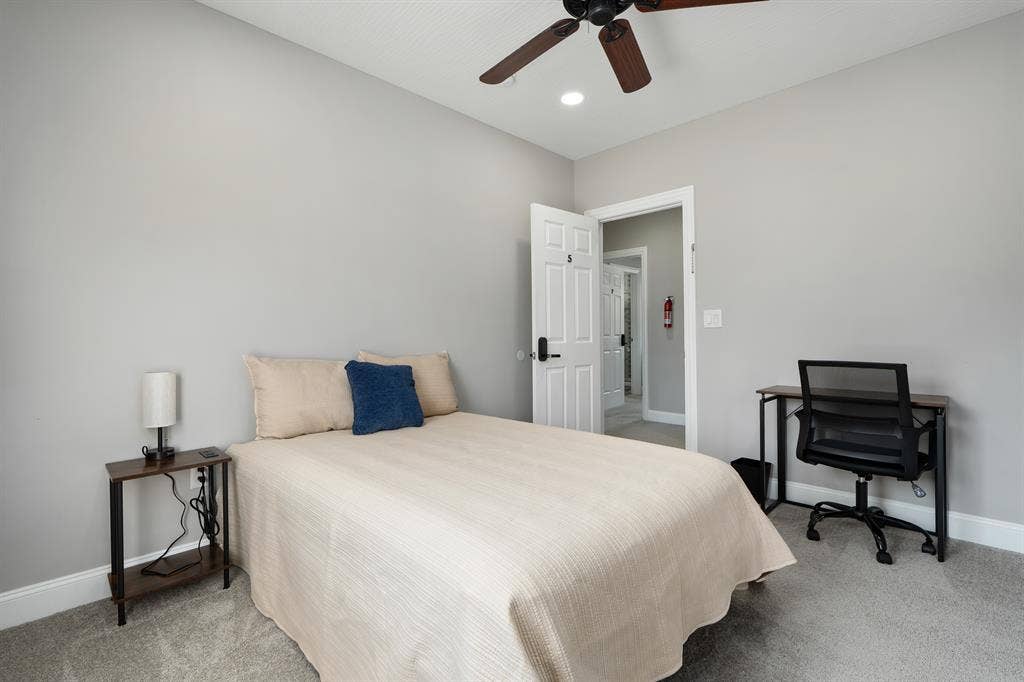 Fully Furnished, No Utilities!