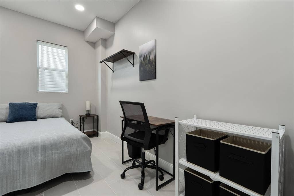 Fully Furnished, No Utilities!