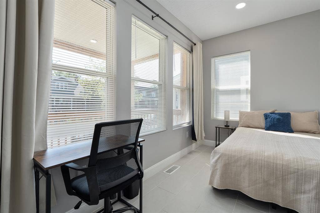 Fully Furnished, No Utilities!