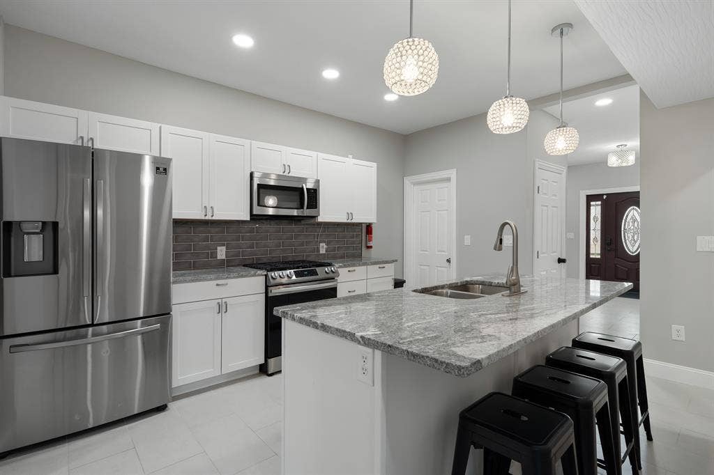 Fully Furnished, No Utilities!