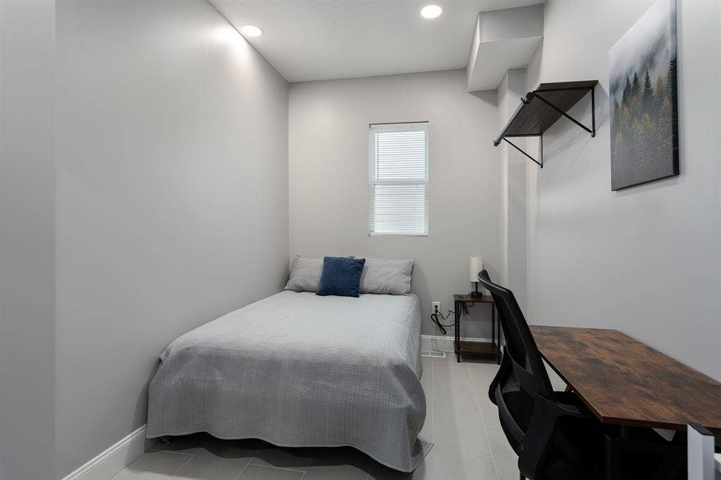 Fully Furnished, No Utilities!