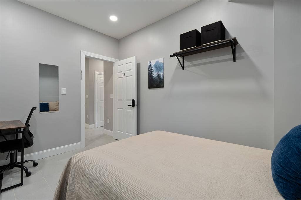 Fully Furnished, No Utilities!