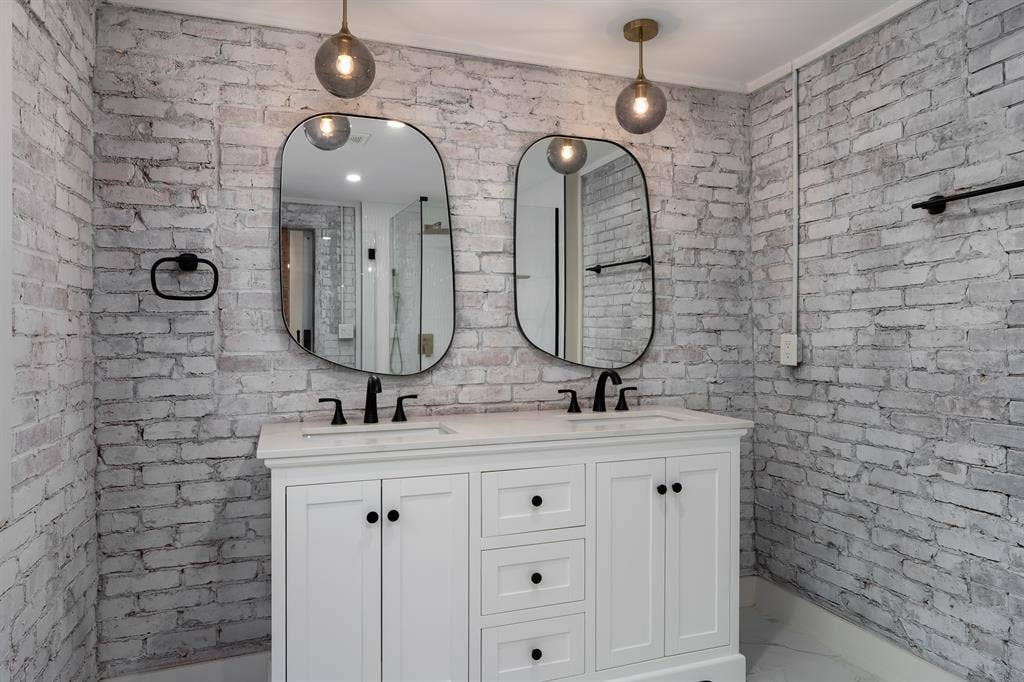 Private Bathroom & Fully Furnished