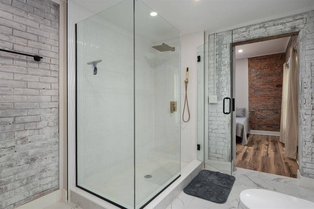 Private Bathroom & Fully Furnished