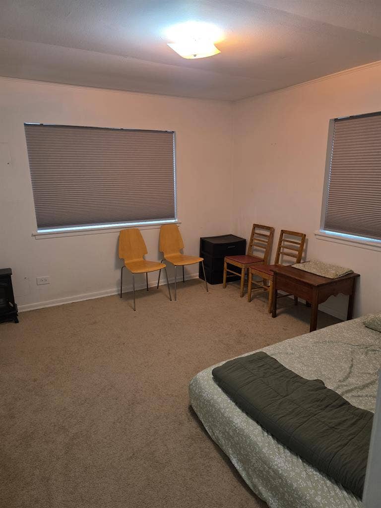 Looking for a roommate