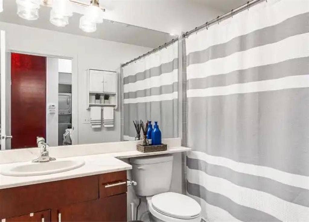 Move in Ready 1 bed 1bath West loop