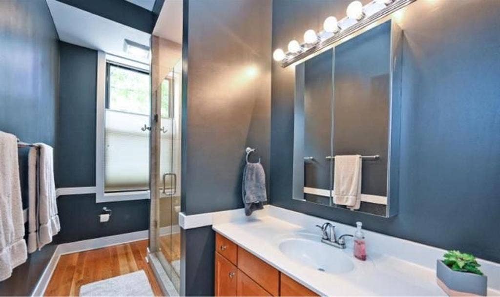 Ready 1 bed 1 bath