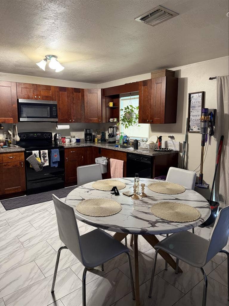 Looking for a roommate!