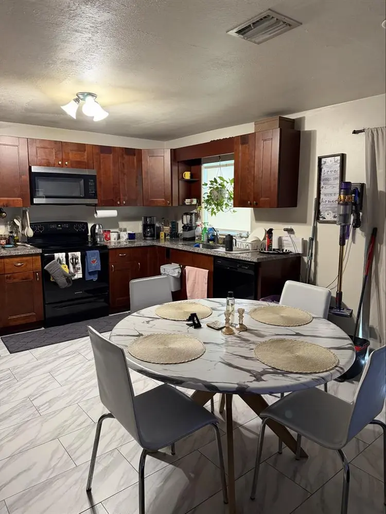Looking for a roommate!