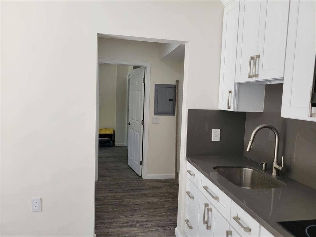 Looking for a roommate asap