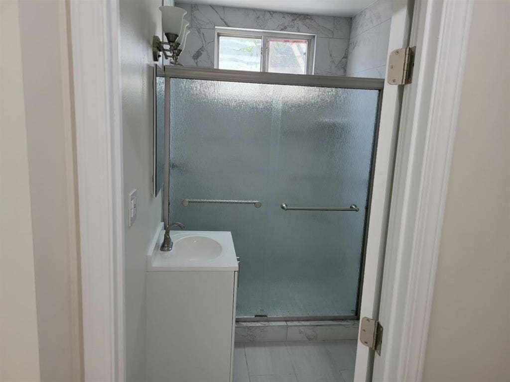 Looking for a roommate asap