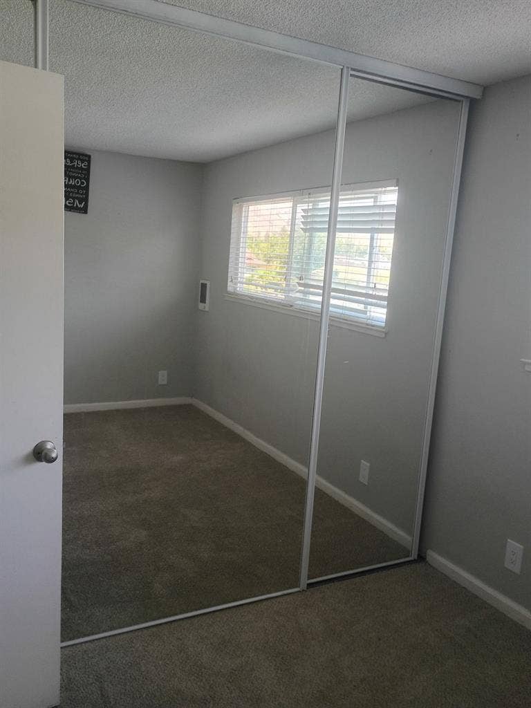 1bedr00m/ shared bathroom & kitchen