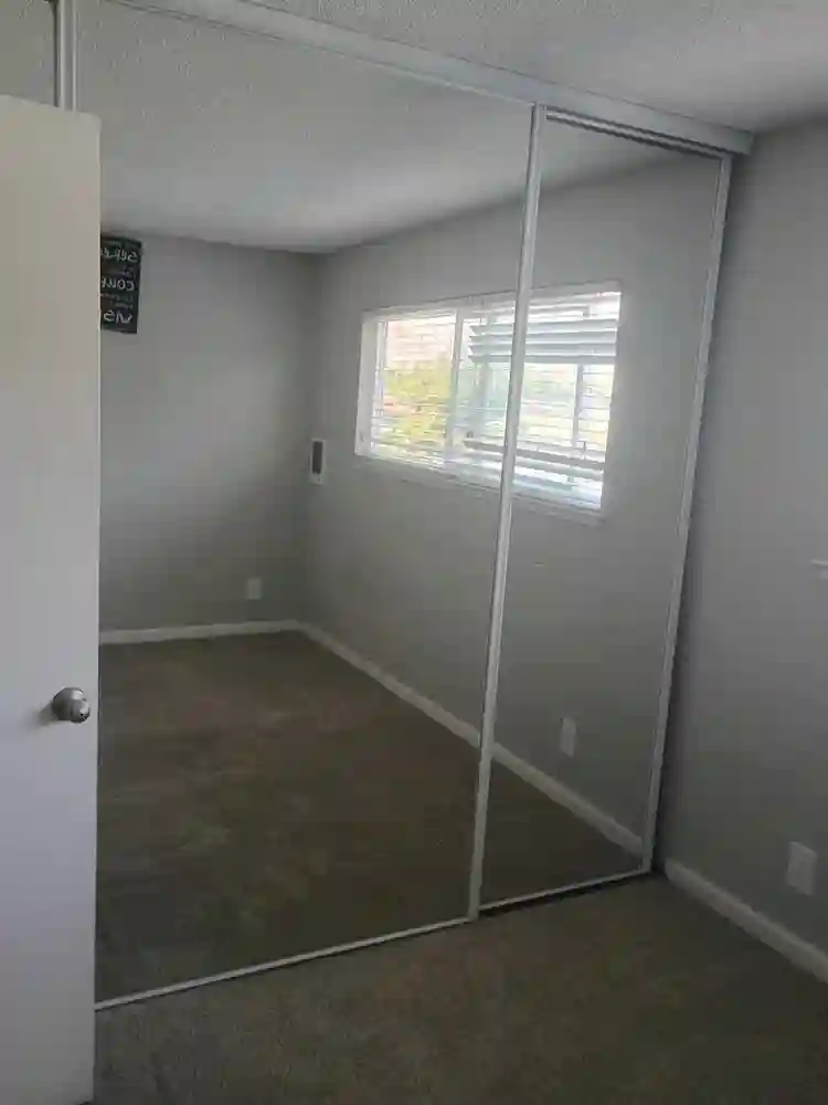1bedr00m/ shared bathroom & kitchen