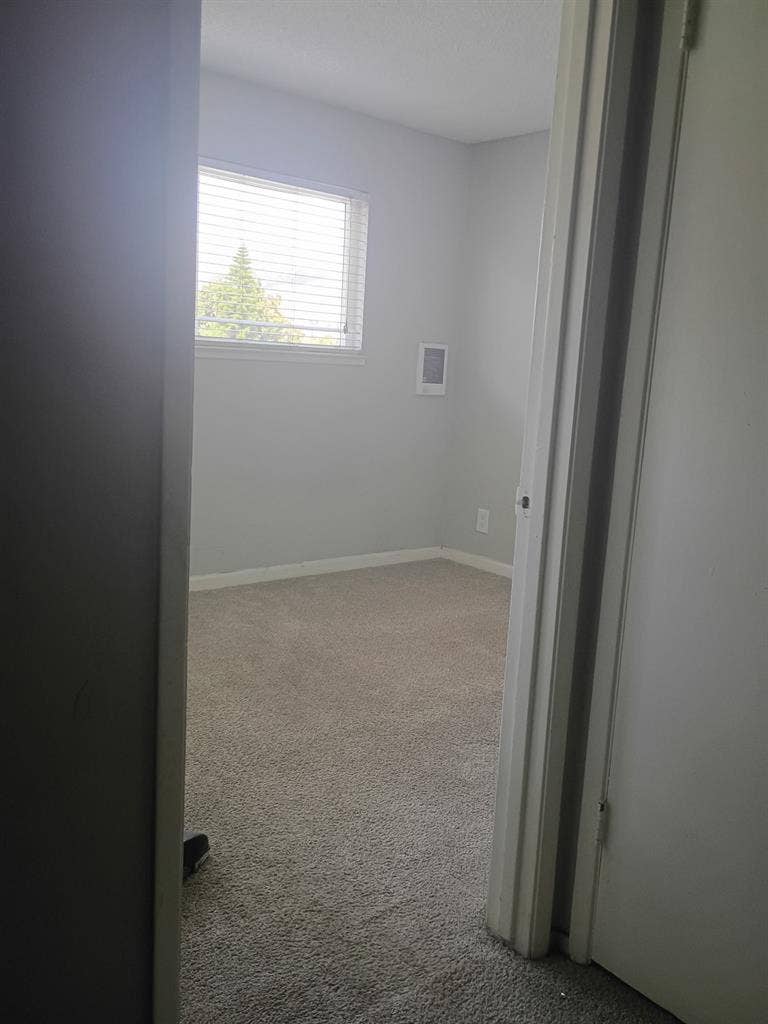 1bedr00m/ shared bathroom & kitchen