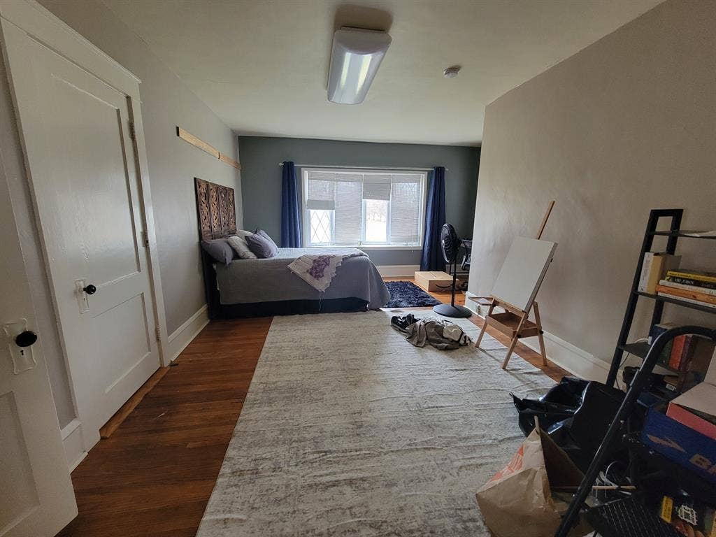 Large room available 10/15