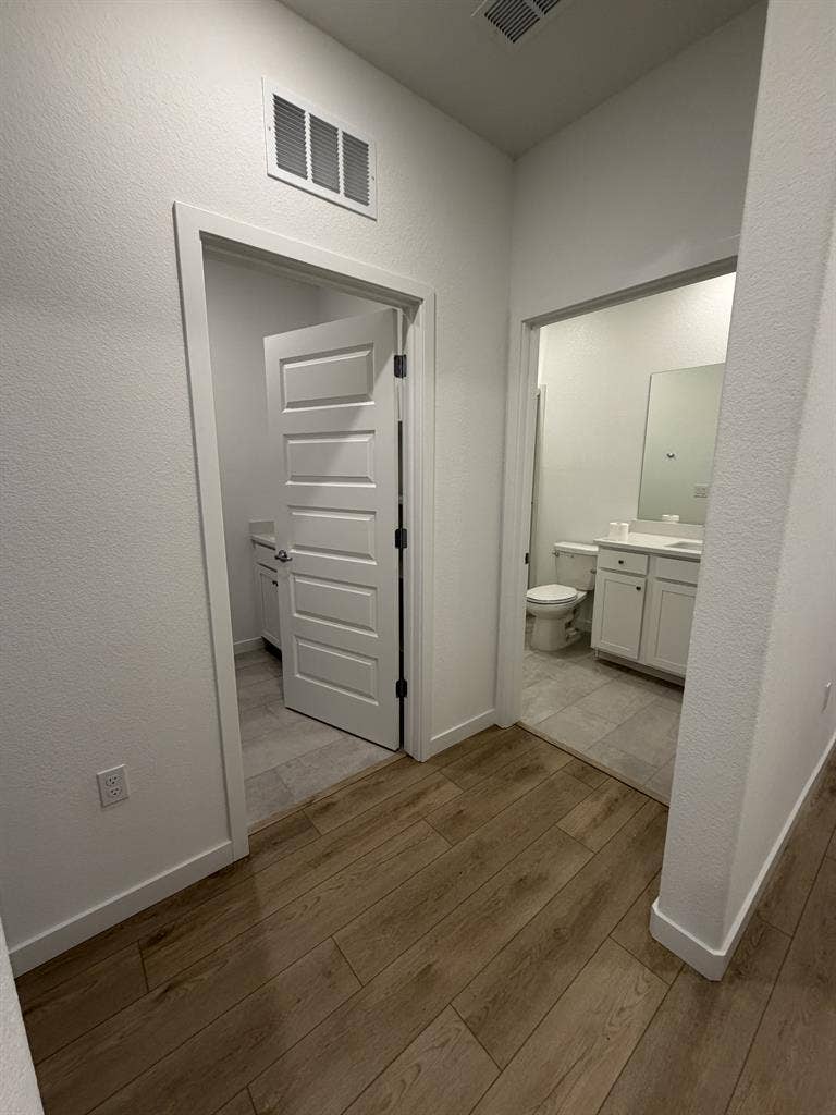 Room w Private bath, utilities incl