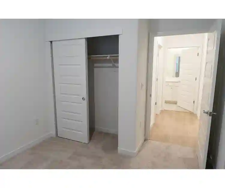 Room w Private bath, utilities incl