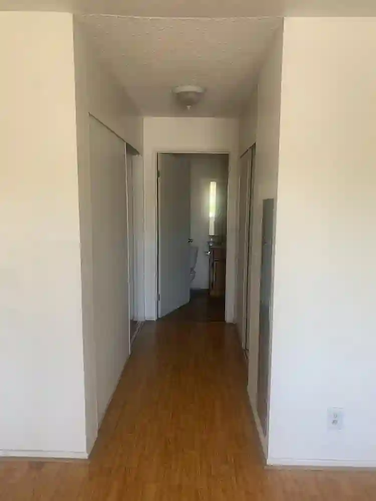 Master bedroom w/private bathroom