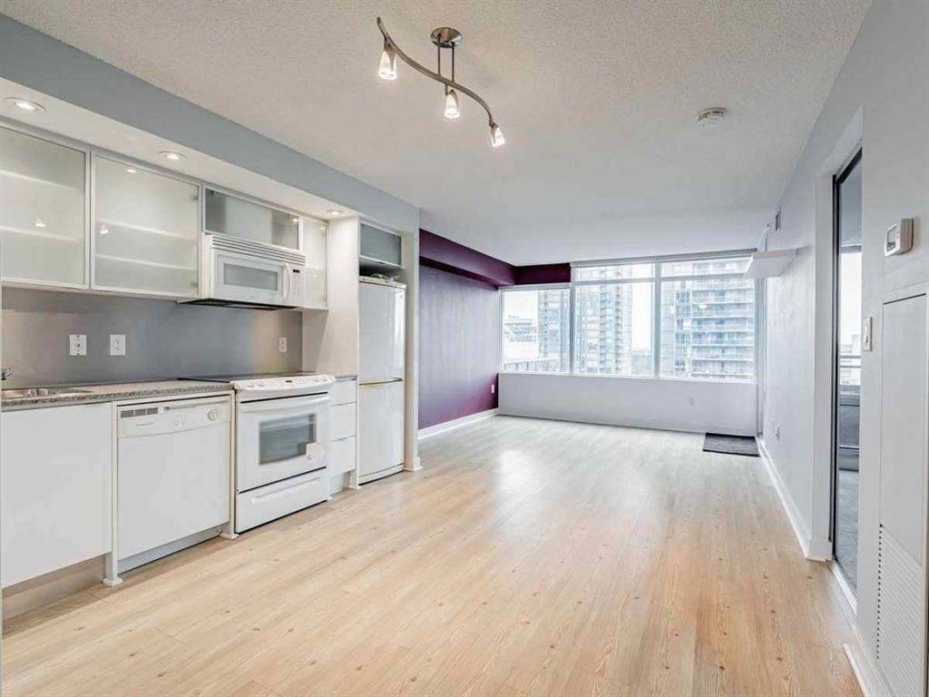 Luxury Living, Near Union Station