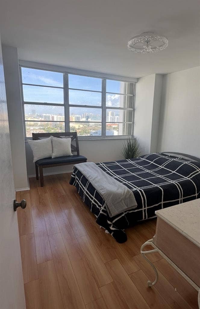 Looking for female roommate