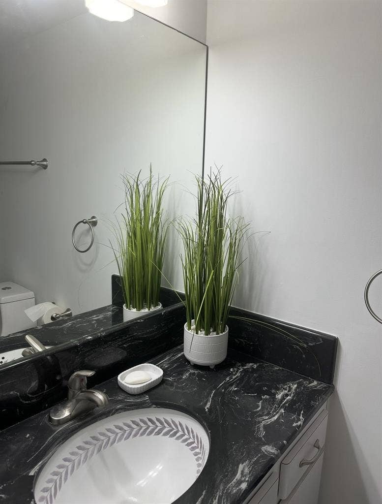 Looking for female roommate