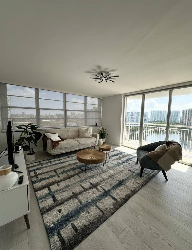 Looking for female roommate
