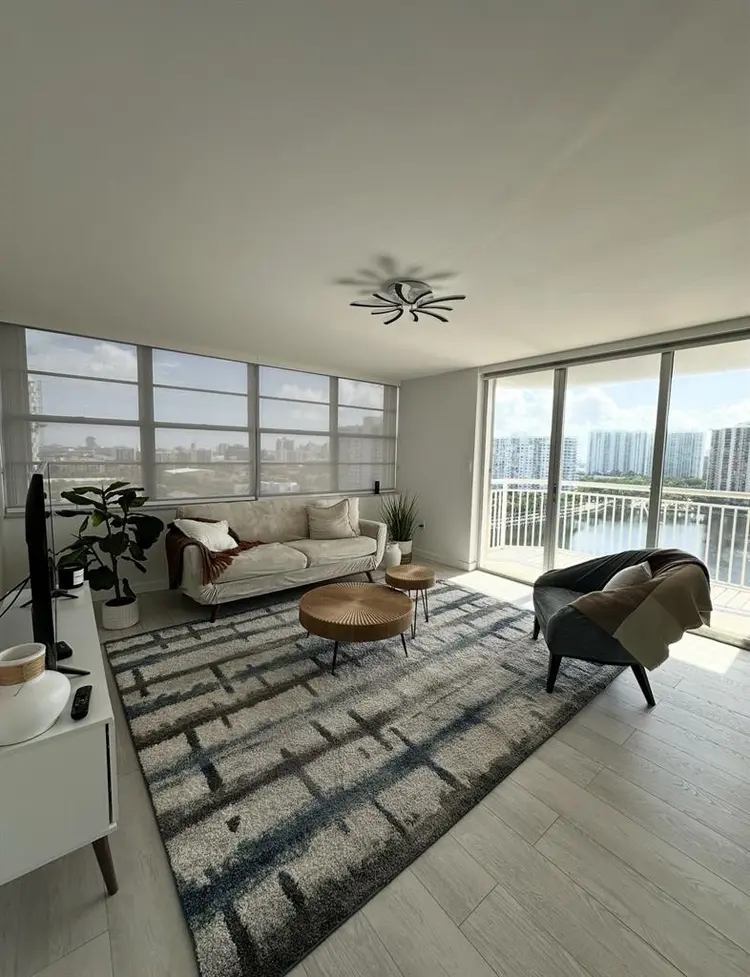 Looking for female roommate