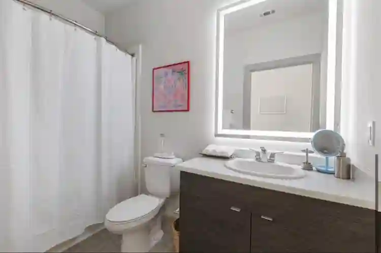 LOOKING FOR SUBLEASER
