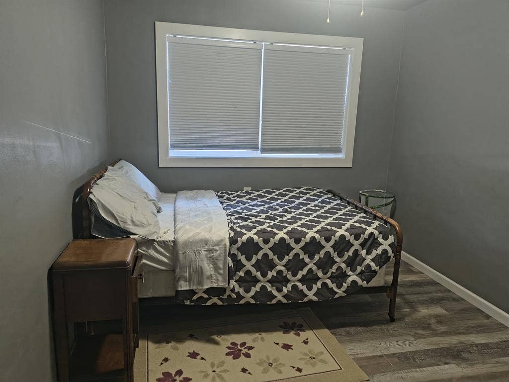 Looking for roomates