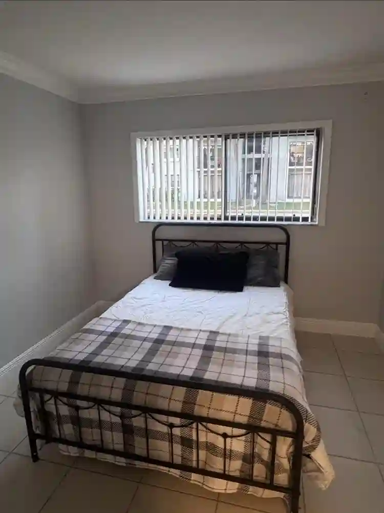 Habitación para dama en 33015