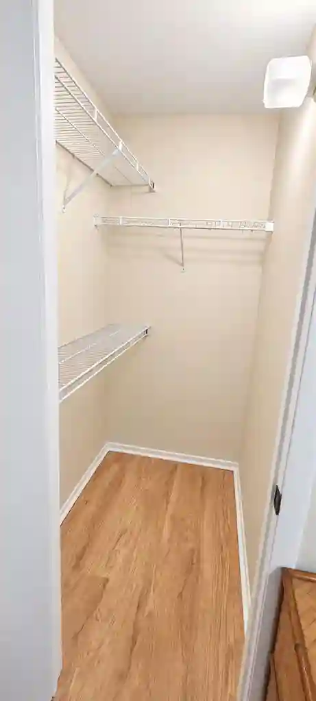 BIG BED+BATH IN A 4/4 NEXT TO UF