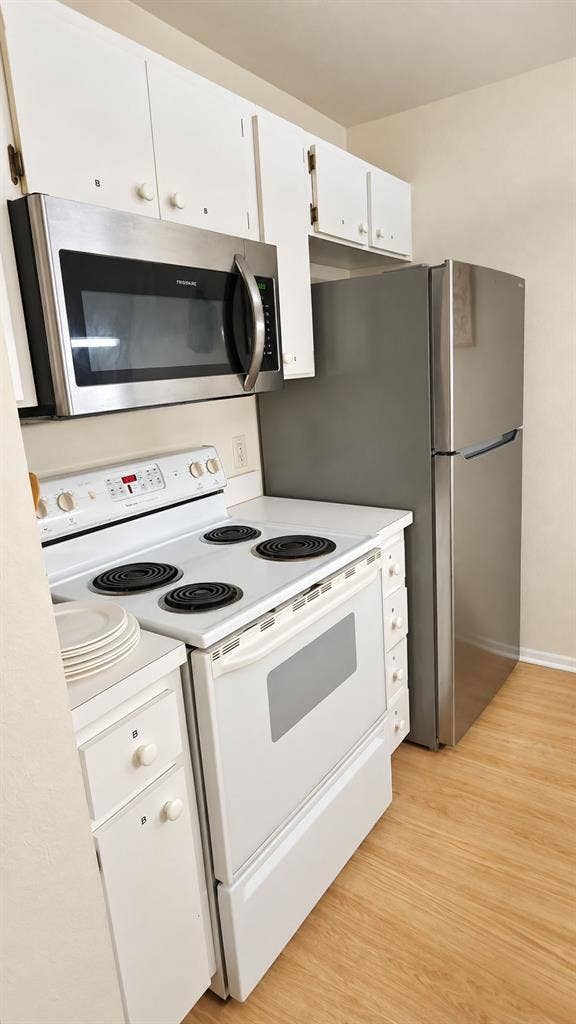 BIG BED+BATH IN A 4/4 NEXT TO UF