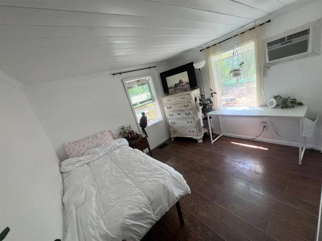 Cozy Cottage Escape
