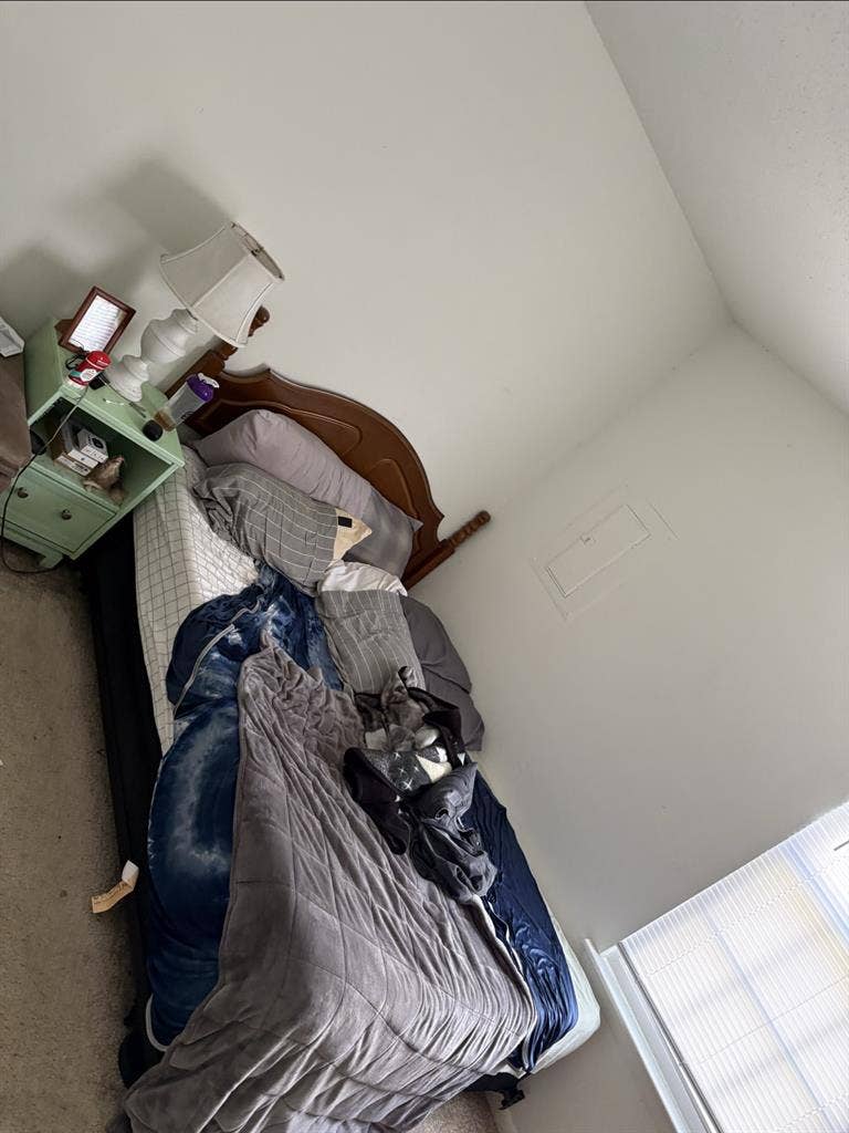 Looking for a roommate October 2026